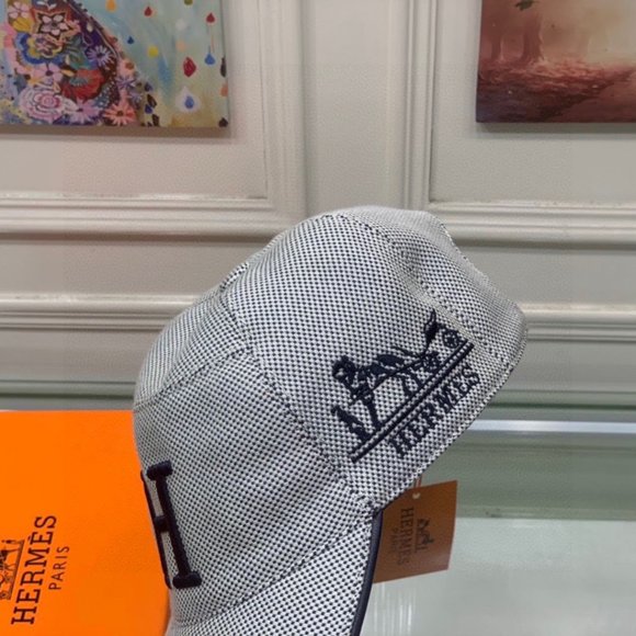AUTHENTIC Hermes Hats main image 4